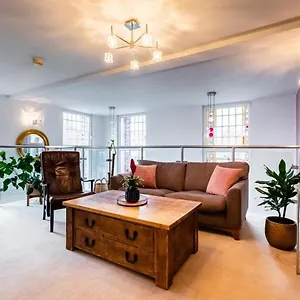 https://lux-duplex-apartment-19th-century-chapel-wakefield-centre.yorkshirehotels.net